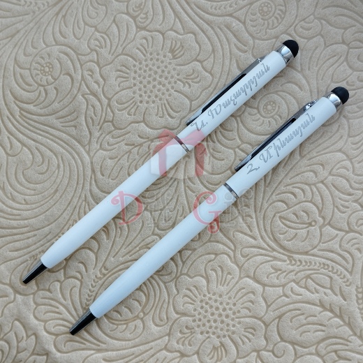 Մետաղական գրիչ փորագրությամբ, սպիտակ Սև եվ սպիտակ մետաղական գրիչ փորագրությամբ